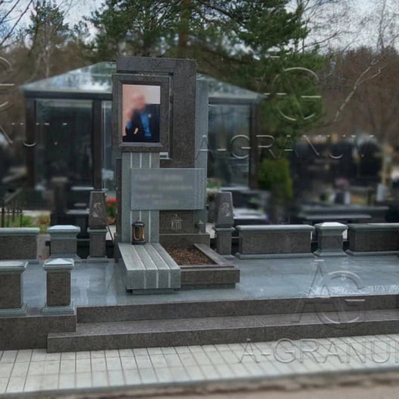Мемориальный комплекс из гранита