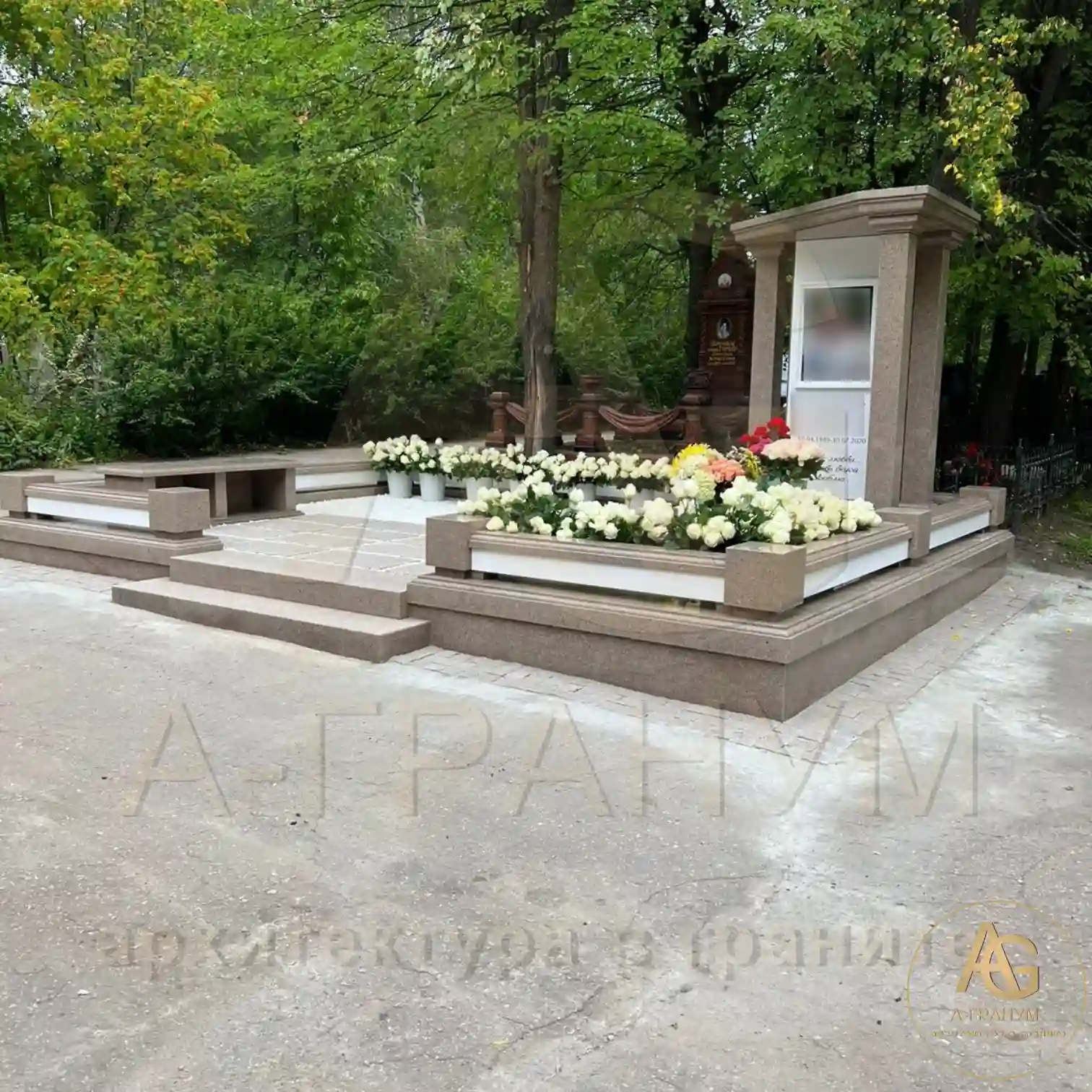 Памятник из куртинского гранита