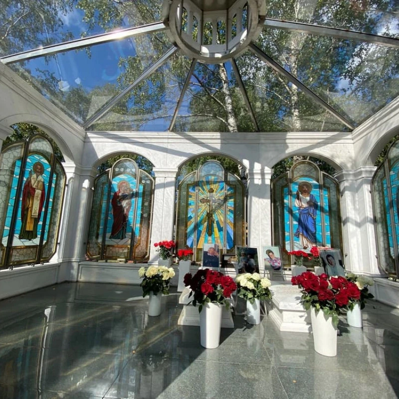 Семейно-родовой склеп из серого гранита