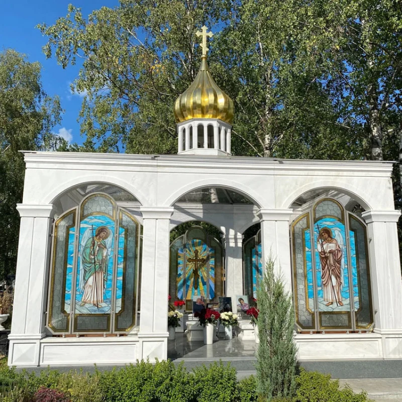 Семейно-родовой склеп из серого гранита