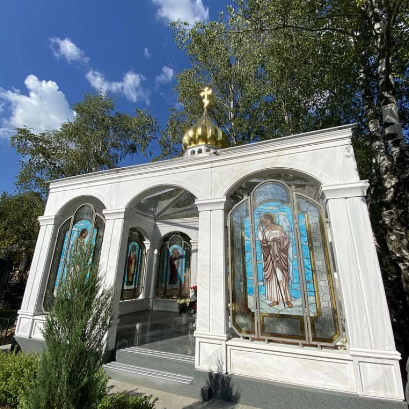 Семейно-родовой склеп из серого гранита