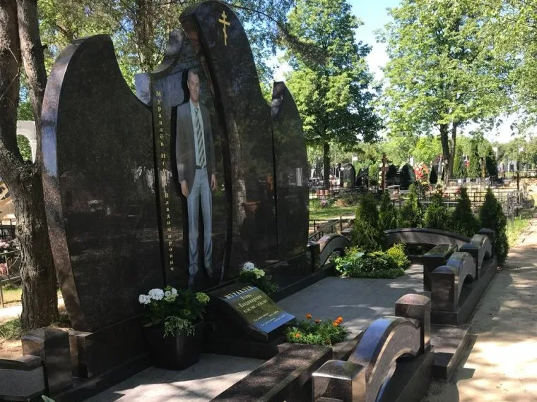 Семейный мемориал из гранита на две персоны